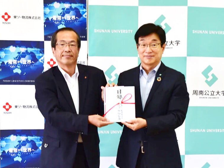 東ソー物流株式会社様、贈呈式の写真