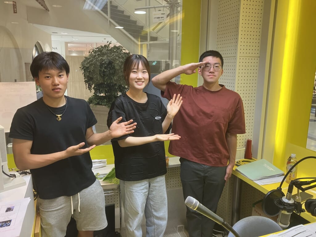FMしゅうなんに出演した学生消防団員
