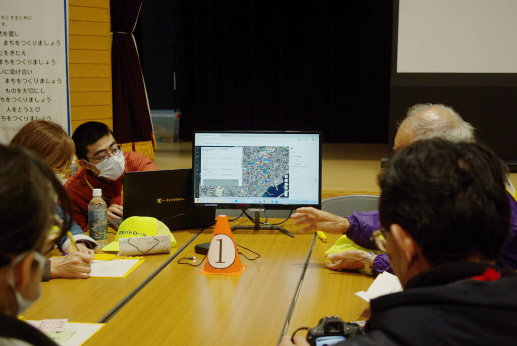 防災マップ作りの話し合いの様子